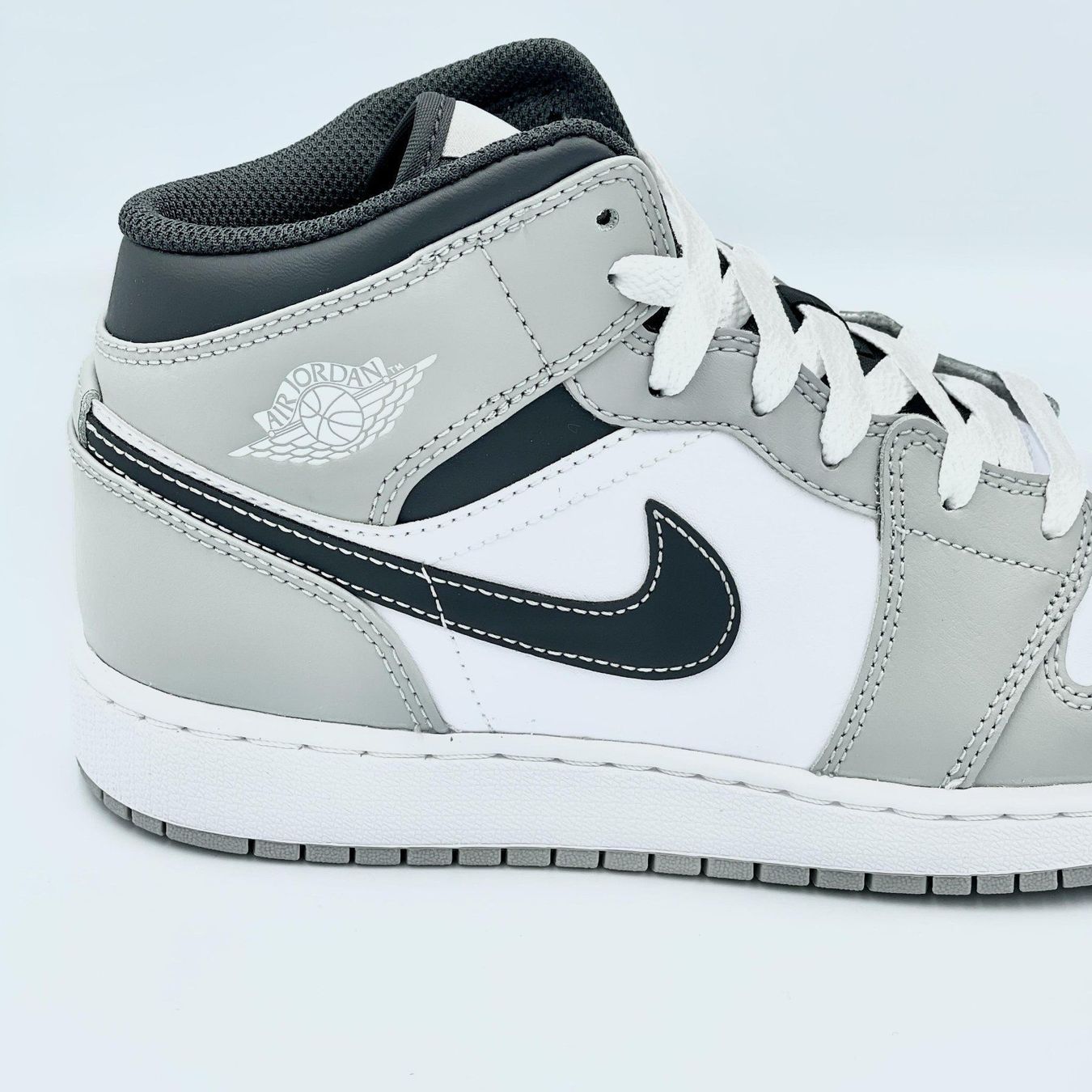 Jordan Damenschuhe: Jordan 1 Mid Light Smoke Grey EU 38 – Neu und originalverpackt aus Erlinsbach von sasneakers 2