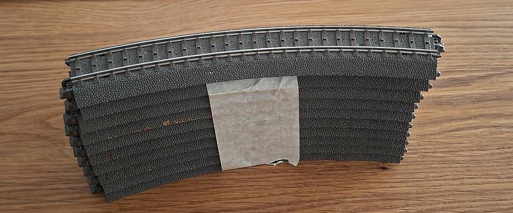 Modellini di ferrovie: 10 Märklin kurven R1 – Usato da St. Antoni venduto da Menzce 1