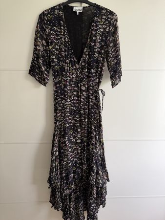 Ganni Kleid, Blumenmuster, Gr. 36/38, perfekt für den Sommer