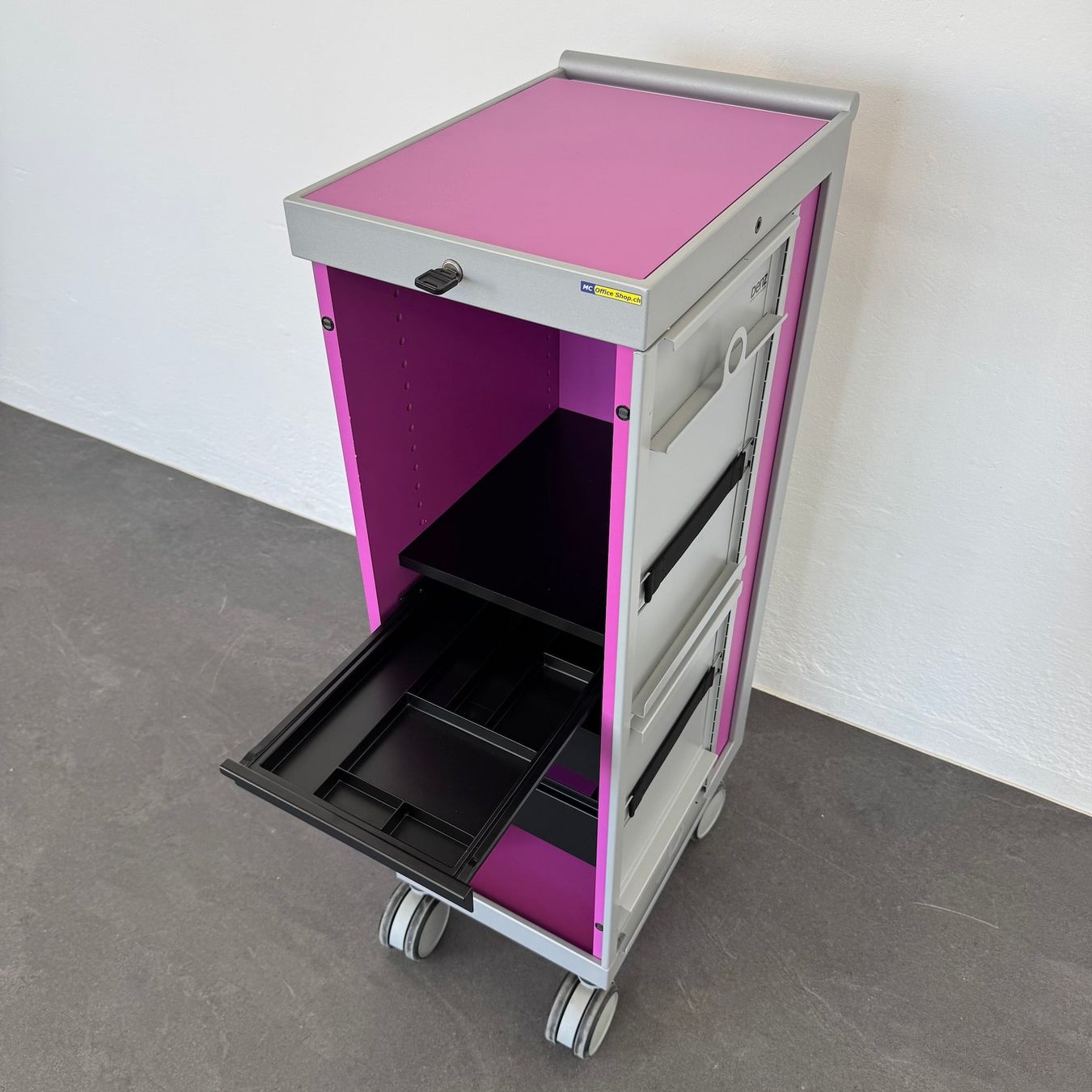 Banconi: Denz D3 Roll-Caddy Pink mit Schlüssel – Usato da Schönenwerd venduto da mcofficeshop 5