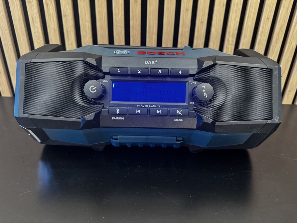 Bosch Radio: Bosch GPB 18V-2 SC Professional DAB+ Baustellenradio Heavy D – Usato da Basel venduto da bau_6tk8 2