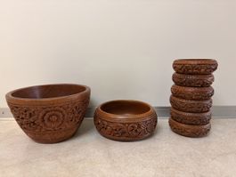 Set aus geschnitzten Holzschalen