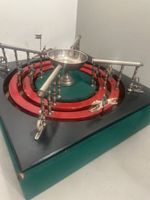 Antikes mechanisches Pferderennspiel „Jeu de Course“