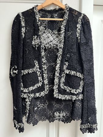 CHANEL – Ensemble veste & jupe en dentelle – Taille 40