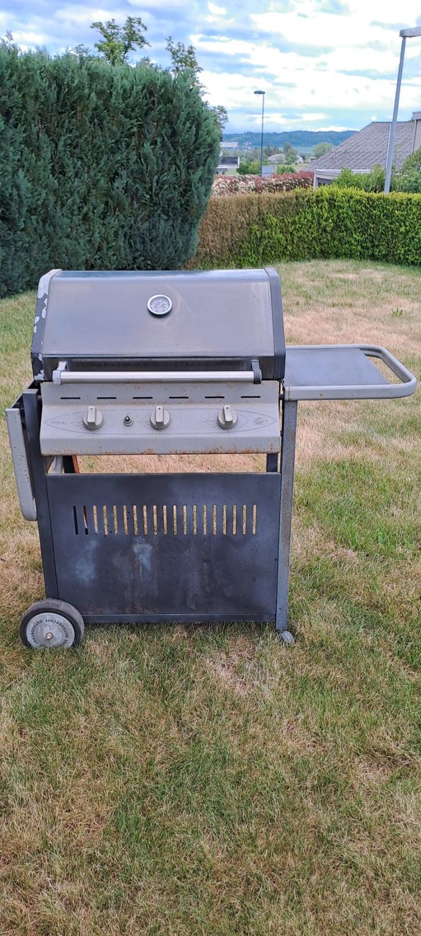Griglie: Gasgrill, 3 Flammig, gebraucht – Usato da Lengnau BE venduto da AliasPi