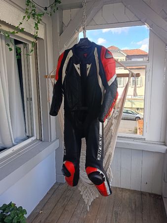 Dainese Avro 4 2-Teiler Lederkombi Grösse 52