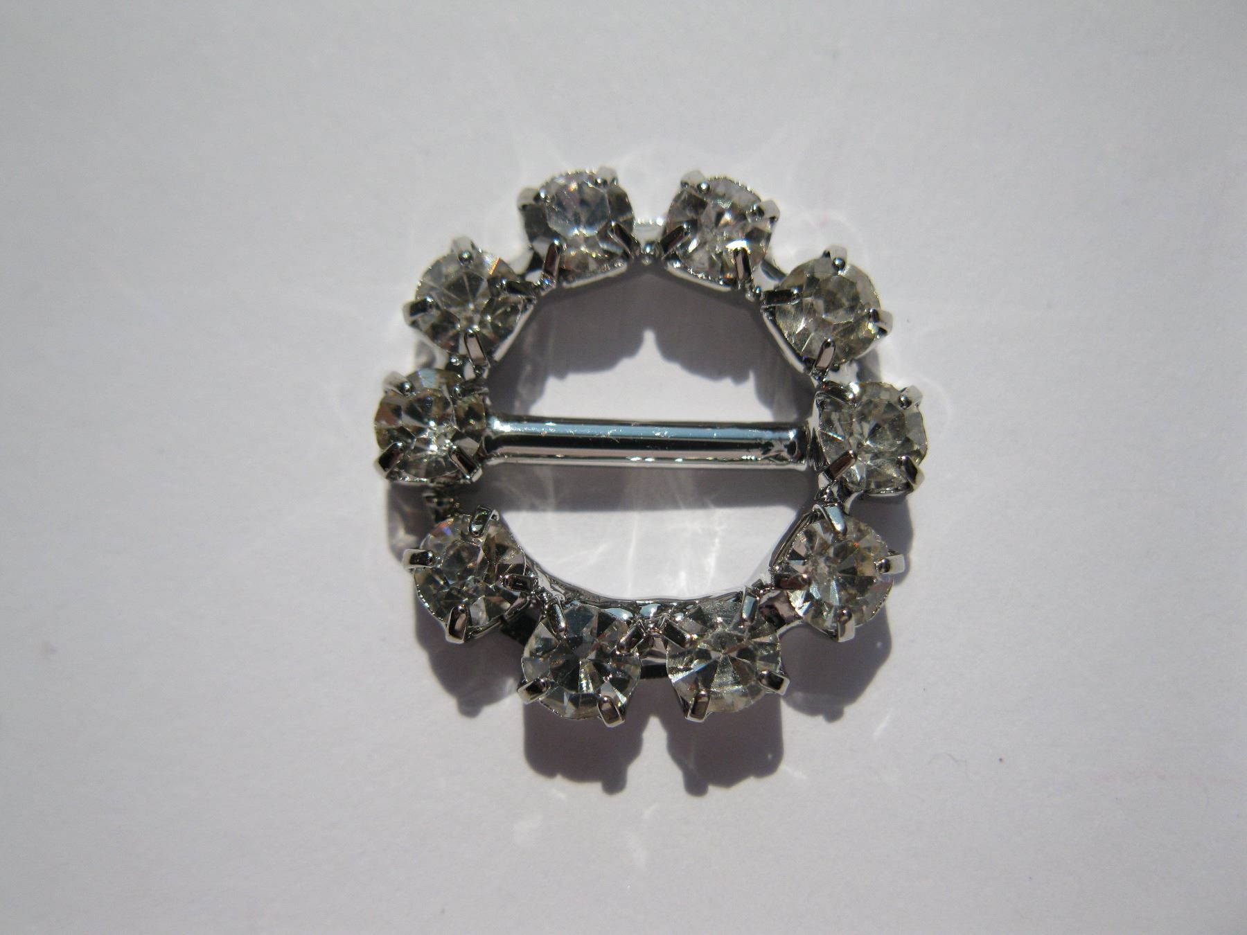 Perle (finte): 2 Verbinder mit Strass rund – Nuovo e nell'imballaggio originale da St. Margarethen TG venduto da LuanaKa