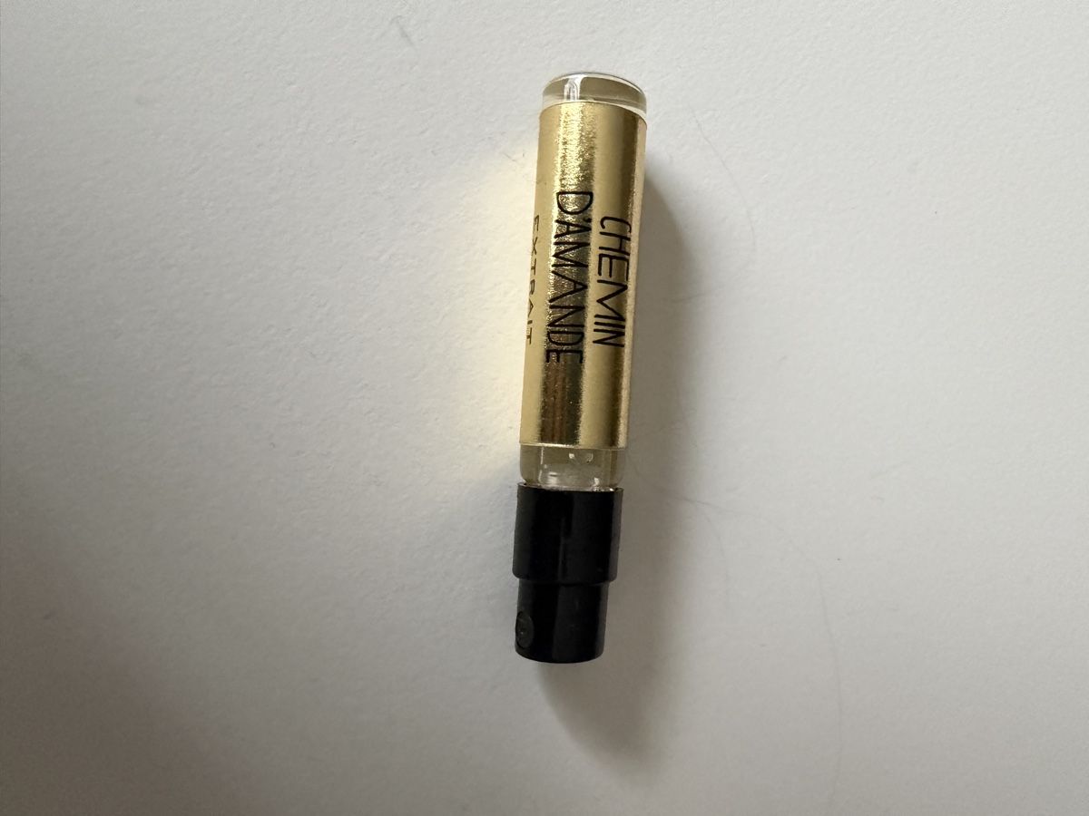 Profumi & Eau de Toilette: Une Nuit Nomade Chemin d'Amande Extrait 2ml – Nuovo (secondo la descrizione) da Meierskappel venduto da Philium 1