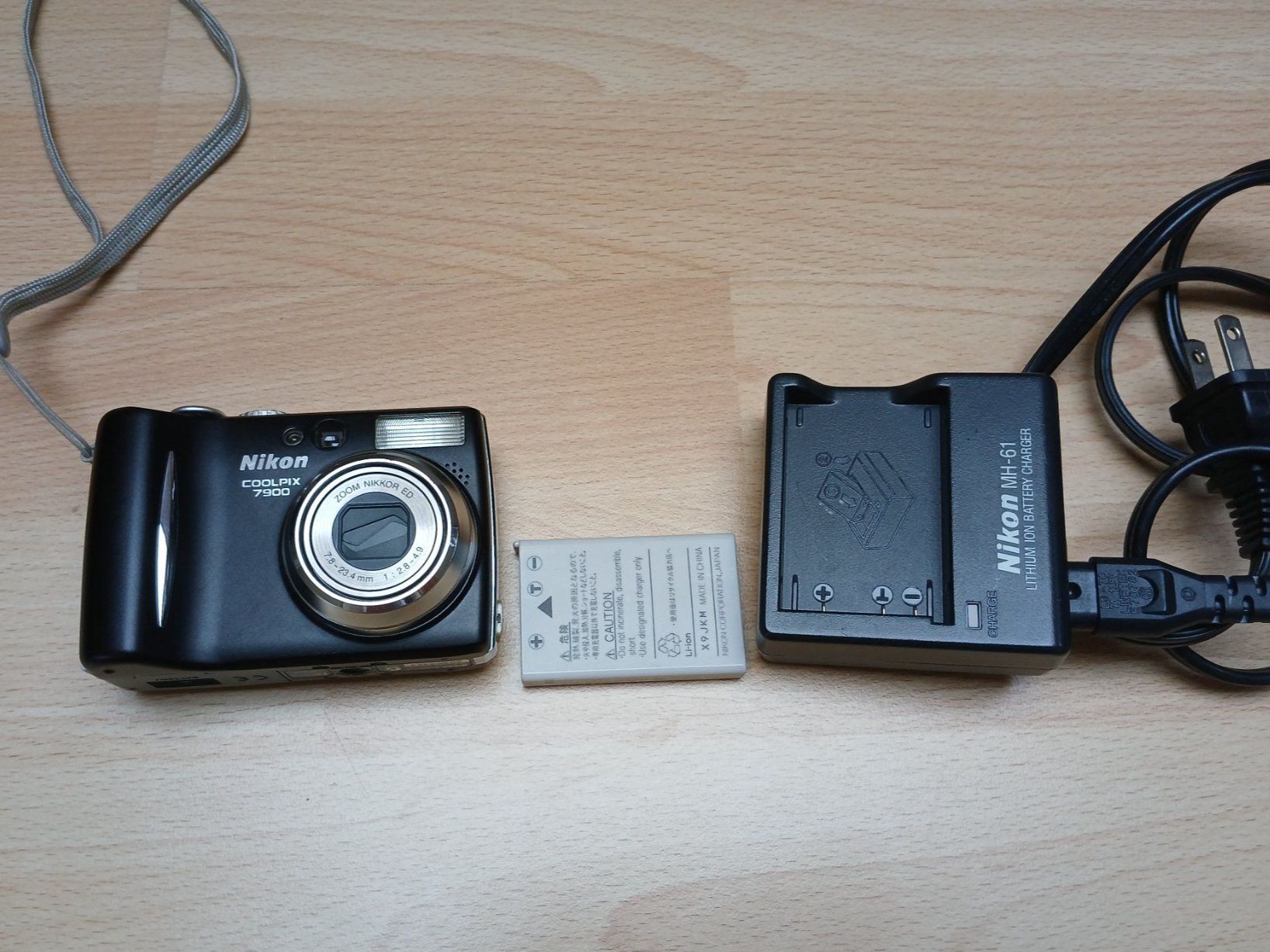 Nikon Fotocamera: Nikon Coolpix 7900 defekt – Difettoso da Zürich venduto da deepee25 1