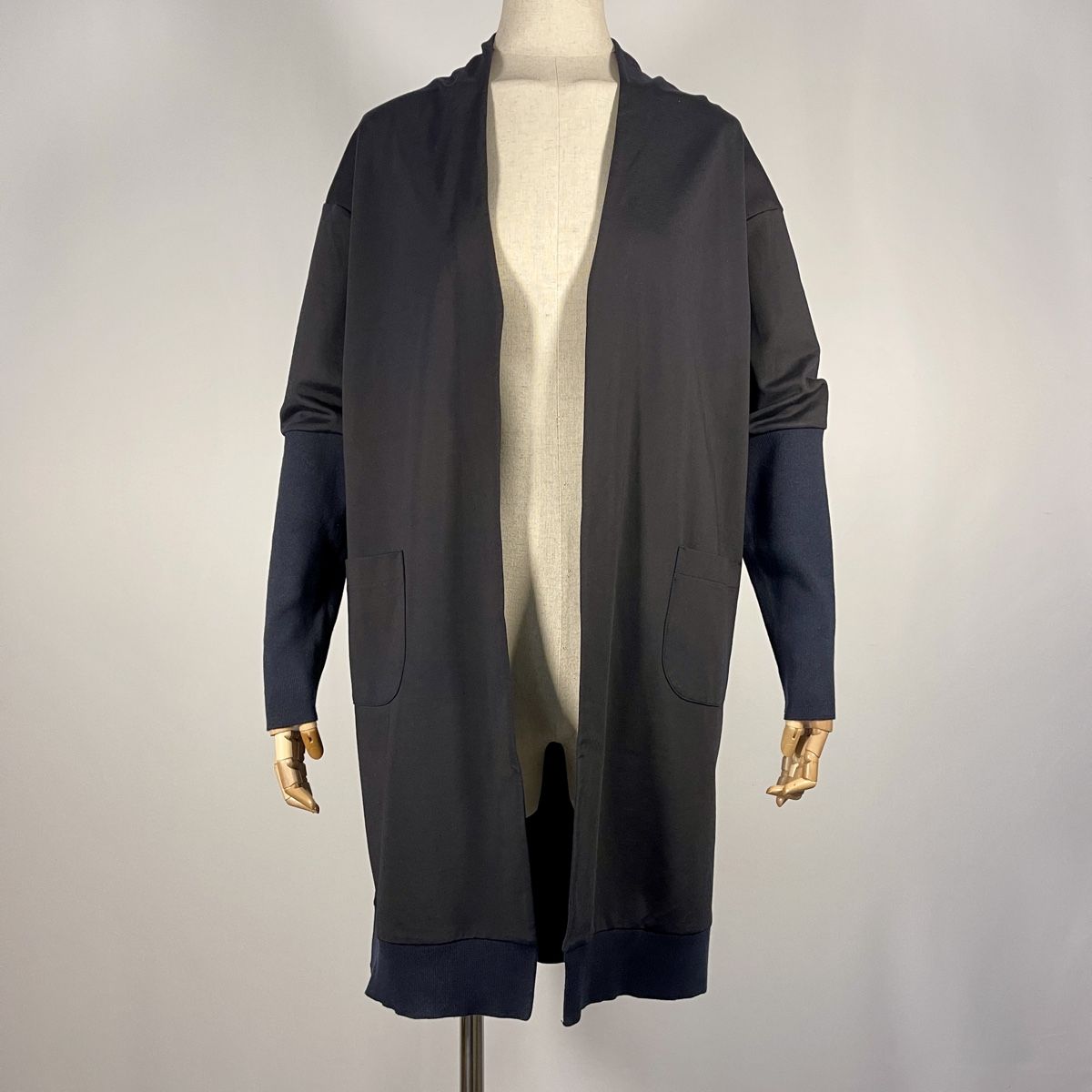 Cappotti: MERCI New Light Coat – Nuovo e nell'imballaggio originale da Emmen venduto da Avviivva_Com2023