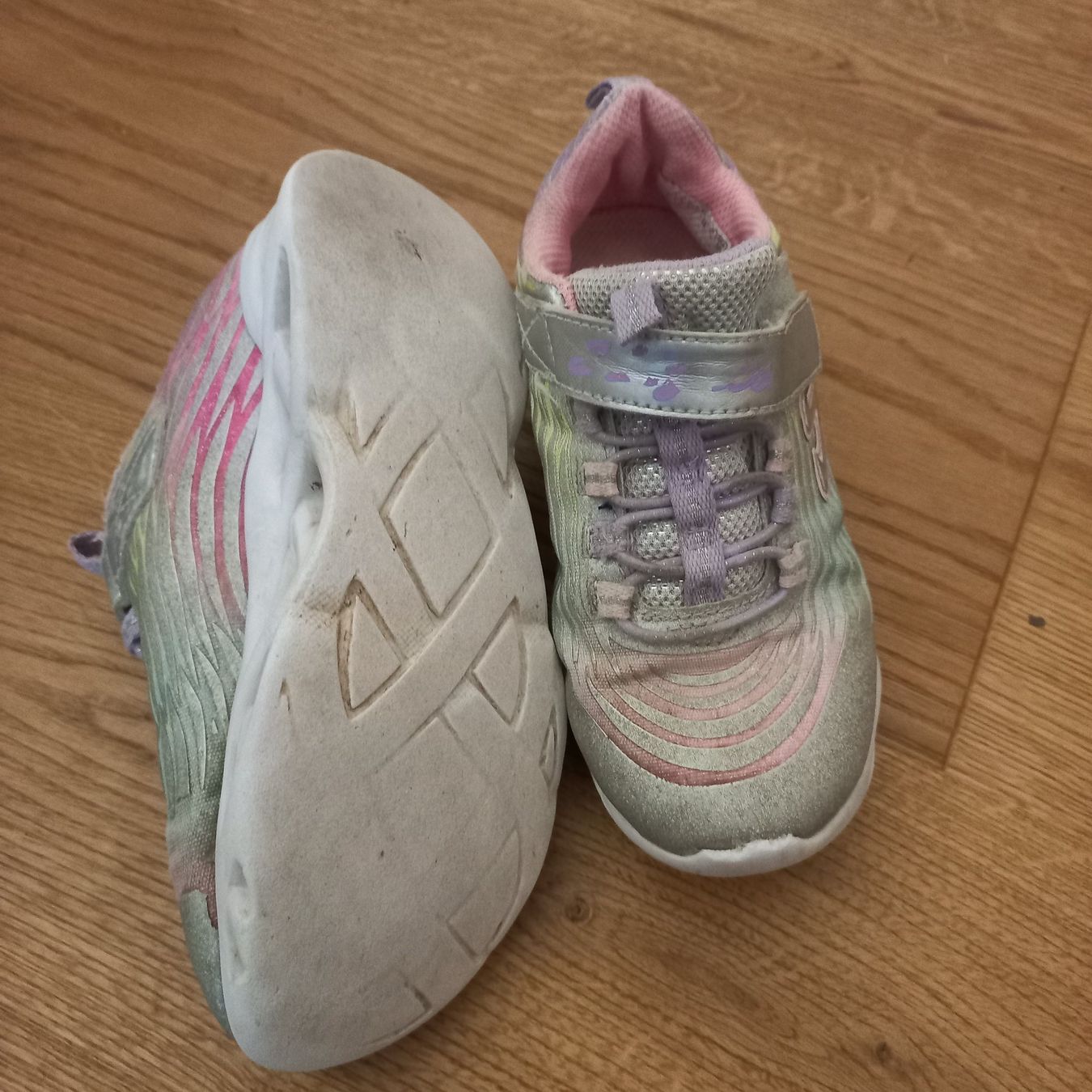 Skechers Scarpe per ragazze: Skechers mit Licht gr.32 – Usato da Bachenbülach venduto da enigmatic 1
