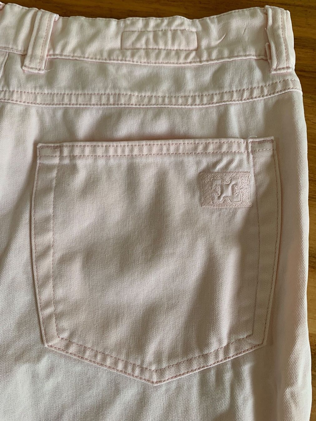 Escada Pantaloni: ESCADA - Traum hellrose Hose Grösse 42 neuwertig – Nuovo (secondo la descrizione) da Meiringen venduto da luanik 5