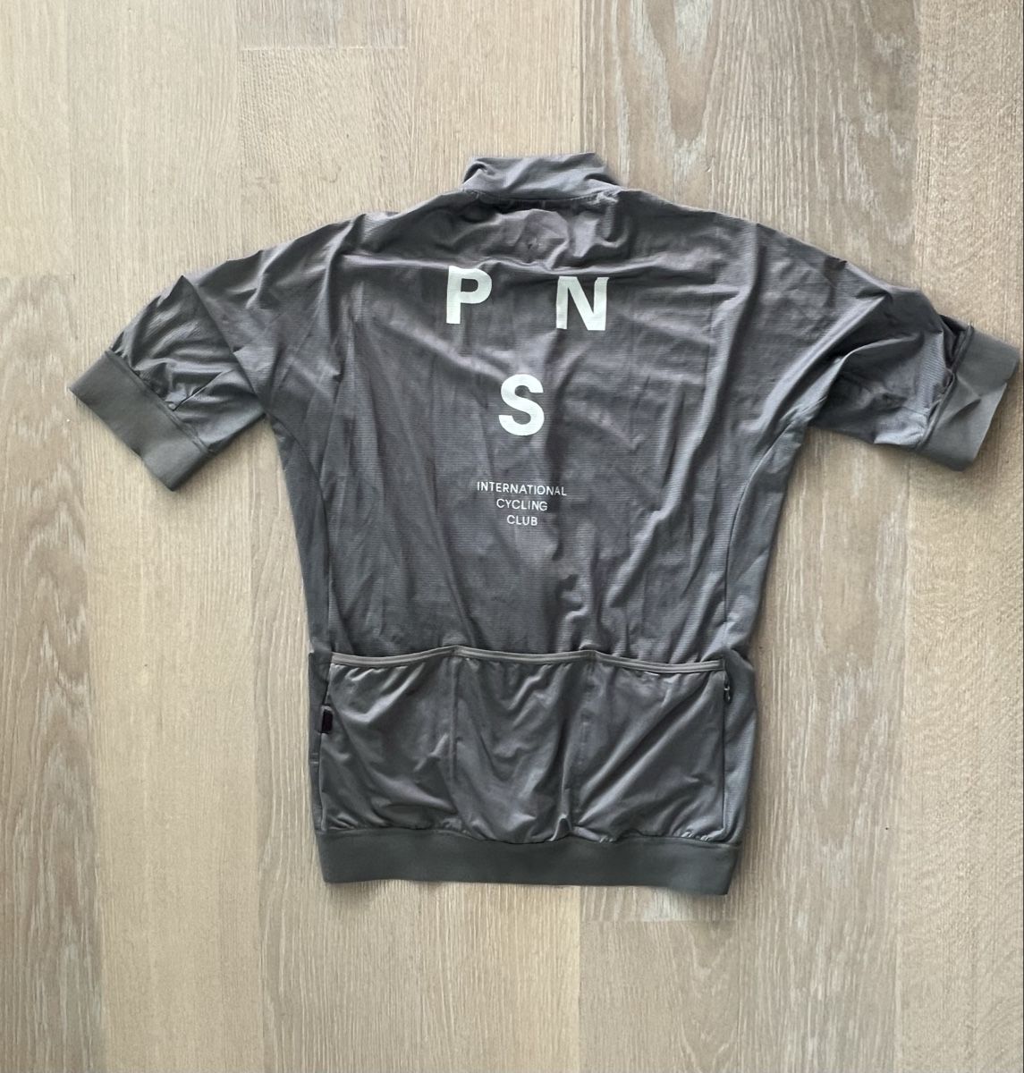 Pas Normal Studios Maillots de corps & Pantalons: Pas Normal Studios - Roadcycling Jersey, size L – D'occasion à Horgen par Seppus75 1