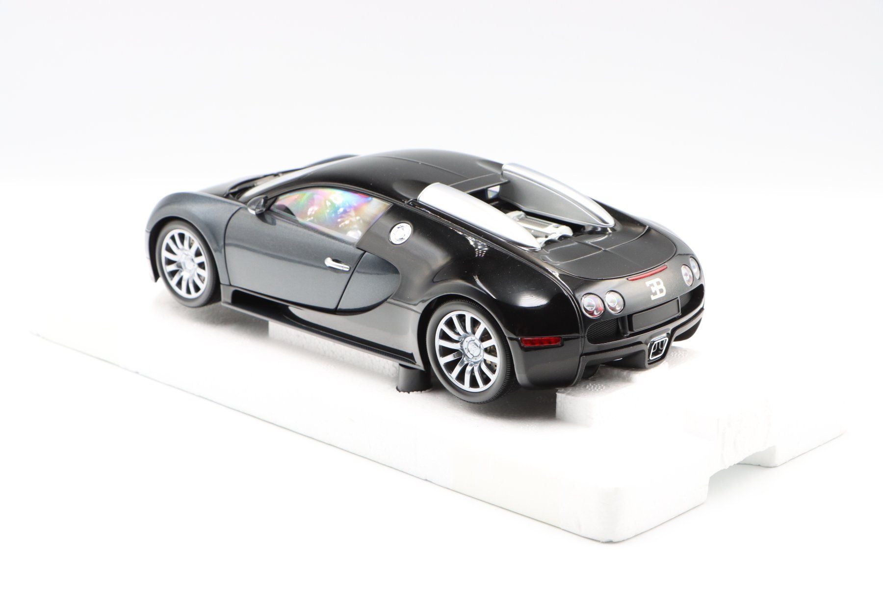 Bugatti Voitures modèles: Bugatti Veyron 2009 1:18 Minichamps – Neuf avec emballage d'origine à Bühl b.Aarberg par modelldiecast 5