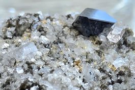 Top Magnet begleitet mit Xenotim, Monazit, Hämatit.