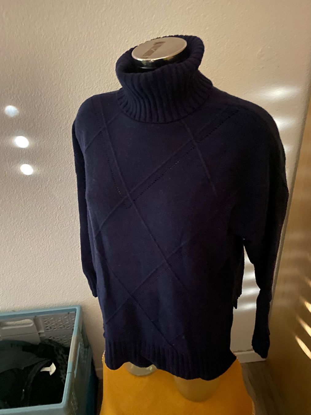 Pullover & Sweatshirts: Rollkragen-Pullover dunkelblau Grösse M – Gebraucht aus Allenwinden von Obalu 2
