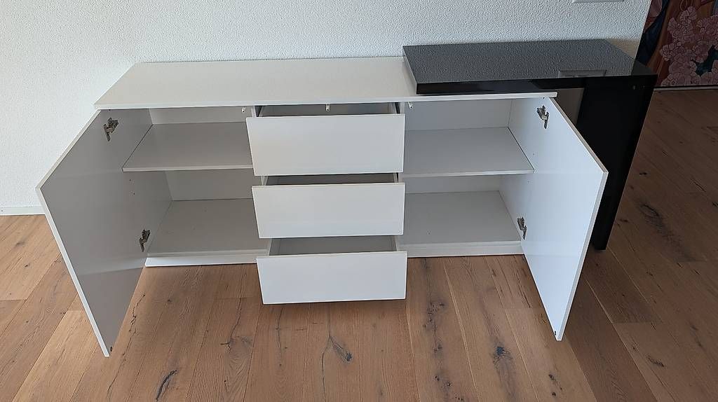 Cassettiere: Sideboard in Hochglanzlack – Usato da Aarwangen venduto da PatrickFree 1