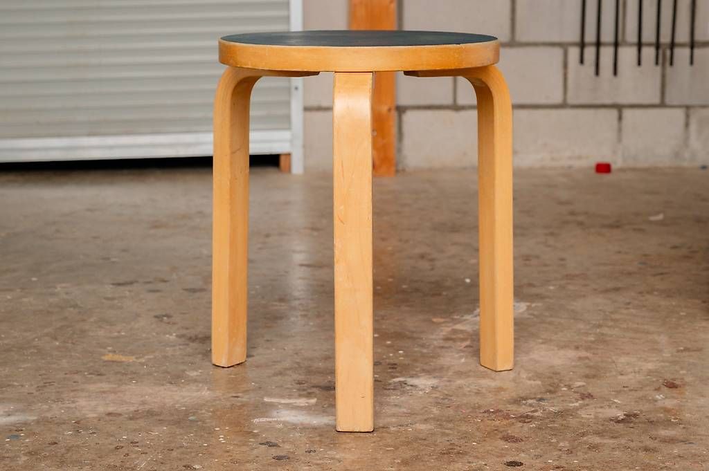 Aalto Sgabelli: Alvar Aalto Hocker 60 – Usato da Beringen venduto da 8222Beringen 3
