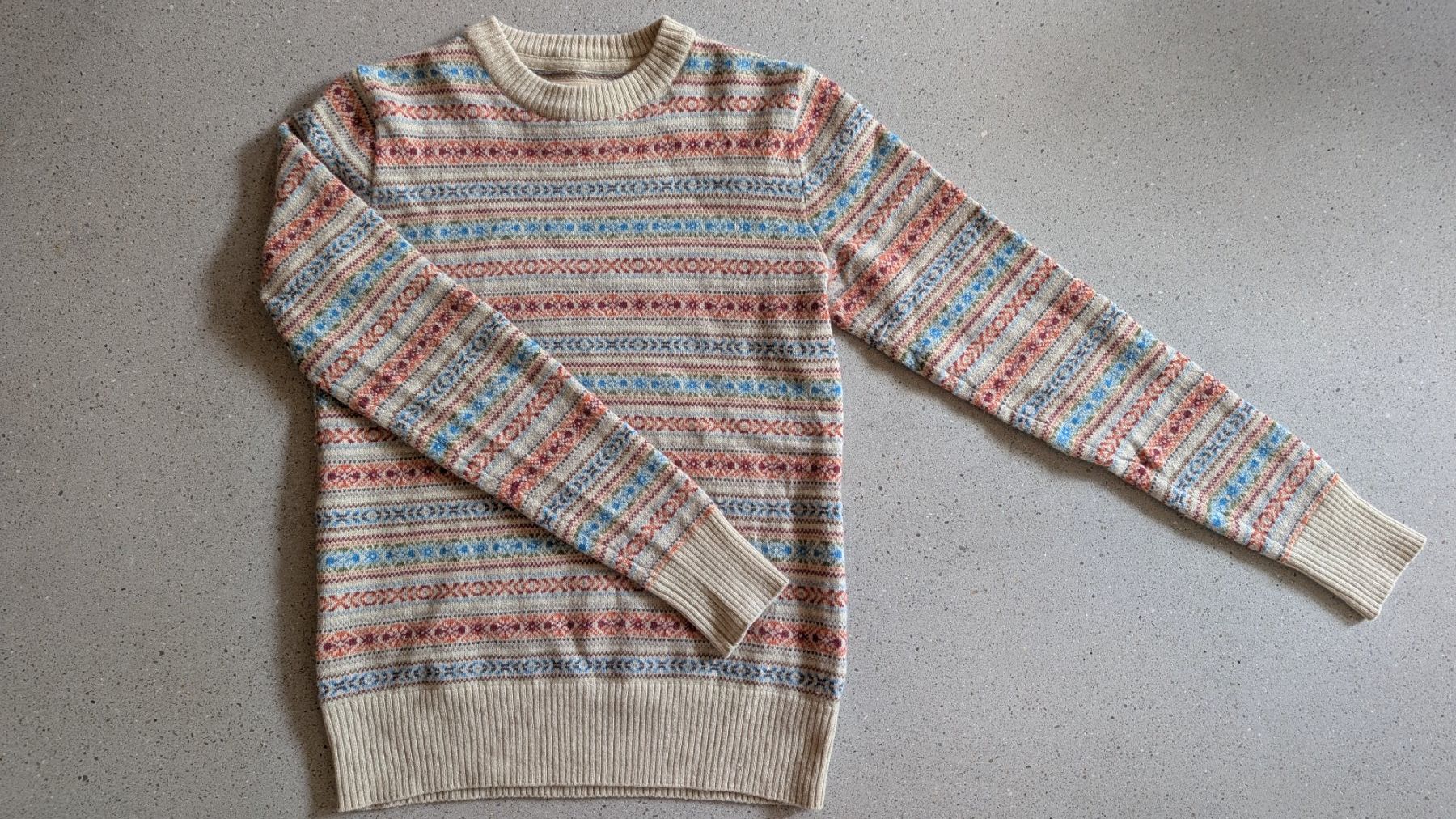 Maglioni & Felpe: Strickpullover Ethno Muster beige/blau/rot Grösse M – Usato da Altdorf UR venduto da bru_p9xn