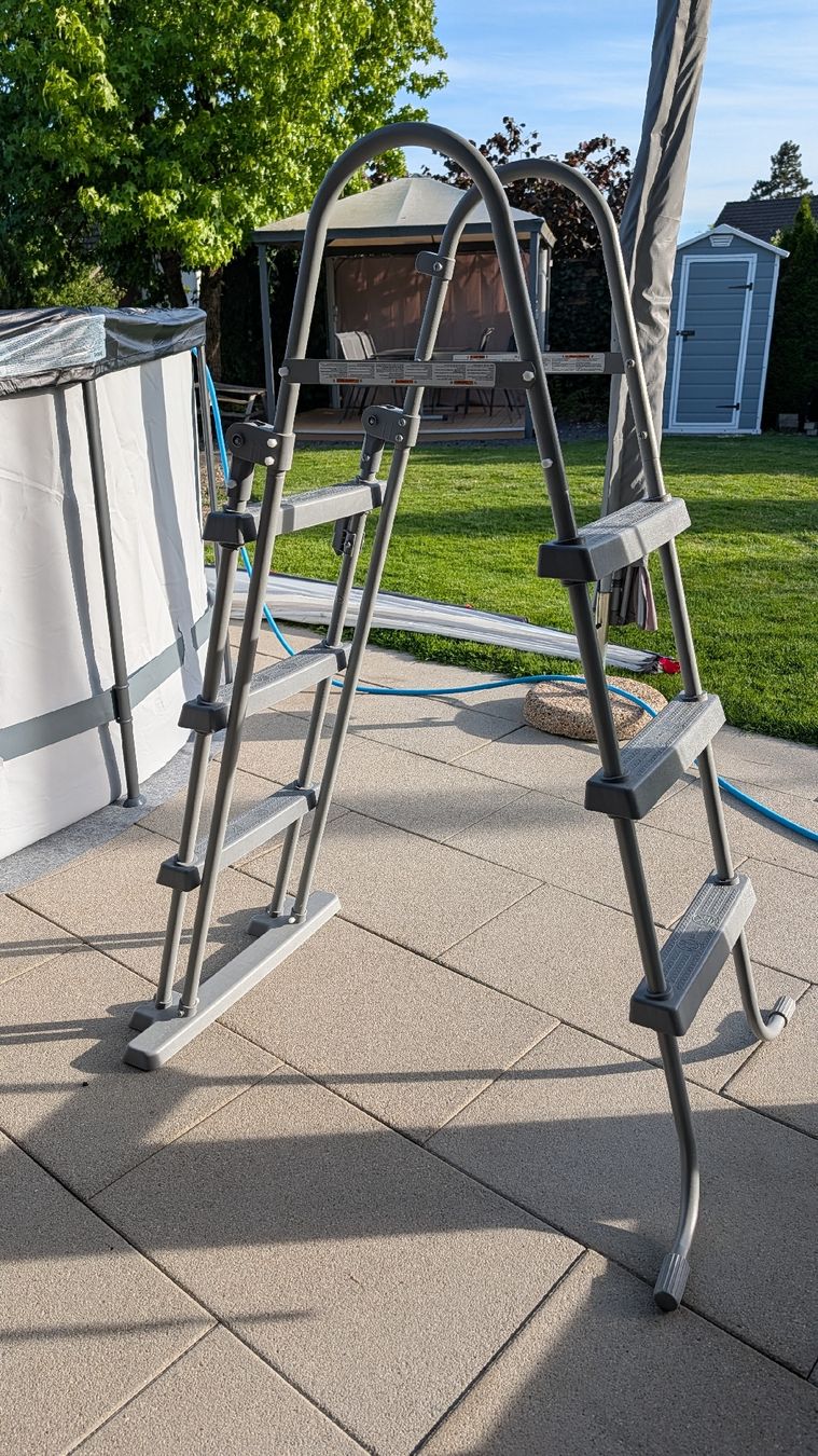 Bestway Scale: Poolleiter Bestway 1.07 m, 1 Saison gebraucht – Usato da Ottenbach venduto da Dc360