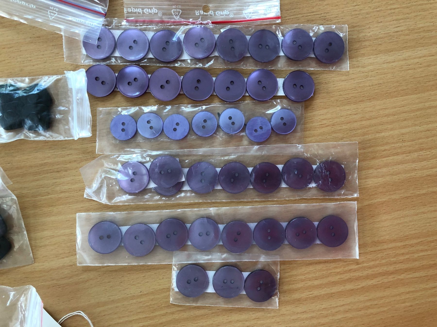 Knöpfe: Lot Knöpfe Pink Violett ca. 630 gr. – Gebraucht aus Sirnach von Goforit2001 2