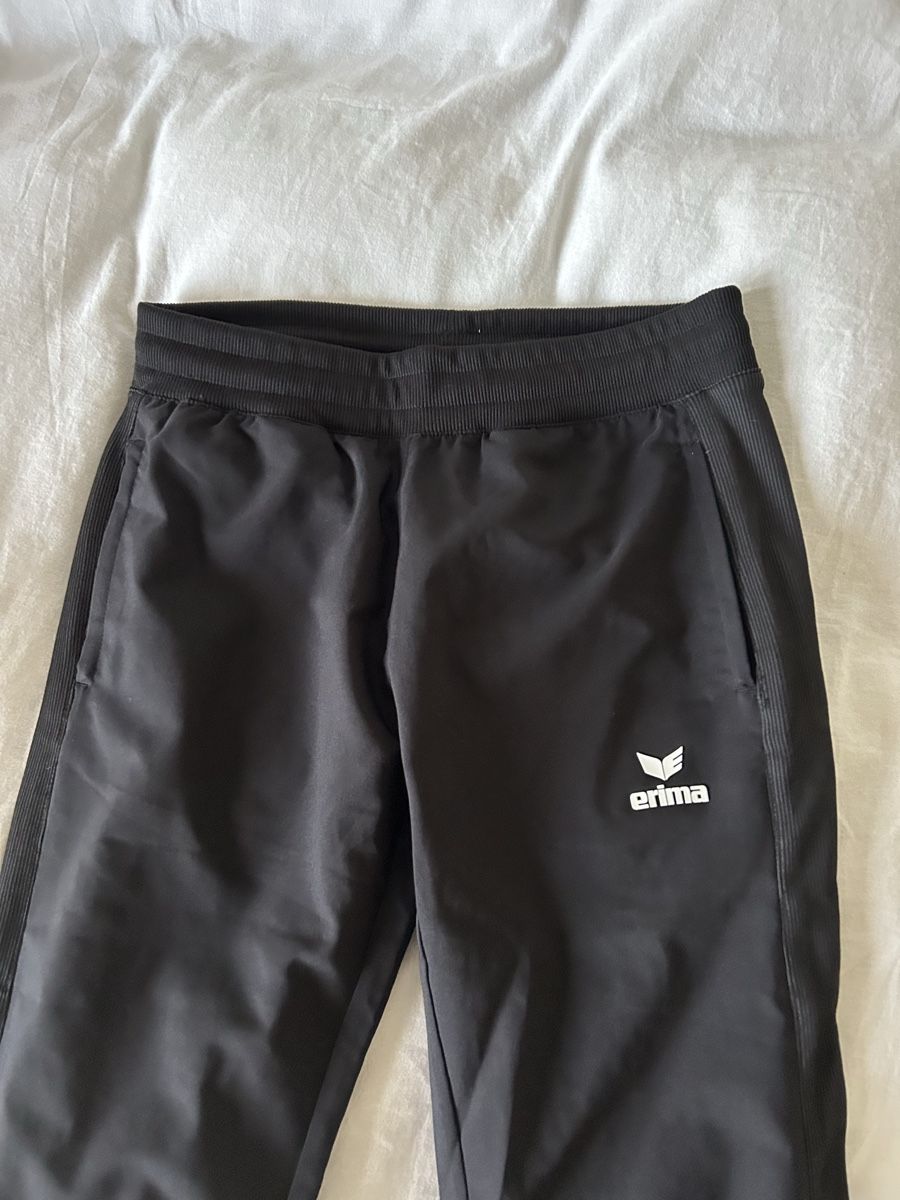 Erima Hosen: Erima Trainingshose Schwarz Gr. 36 – Neu (gemäss Beschreibung) aus Gondiswil von shaenu 1