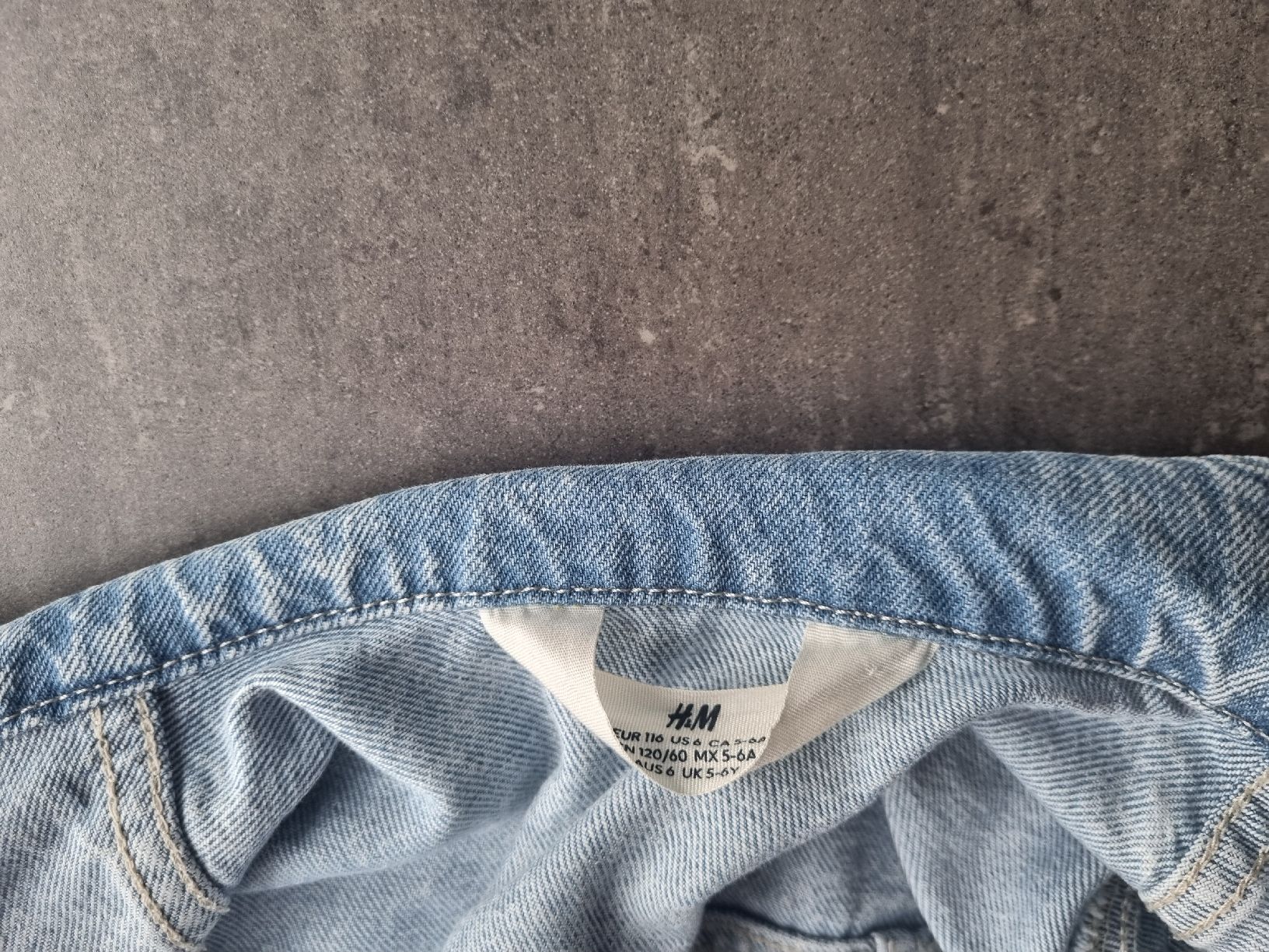 H&M Giacche & Cappotti: Jeansjacke Kinder Gr. 116 H&M – Usato da Remigen venduto da Avanti 3