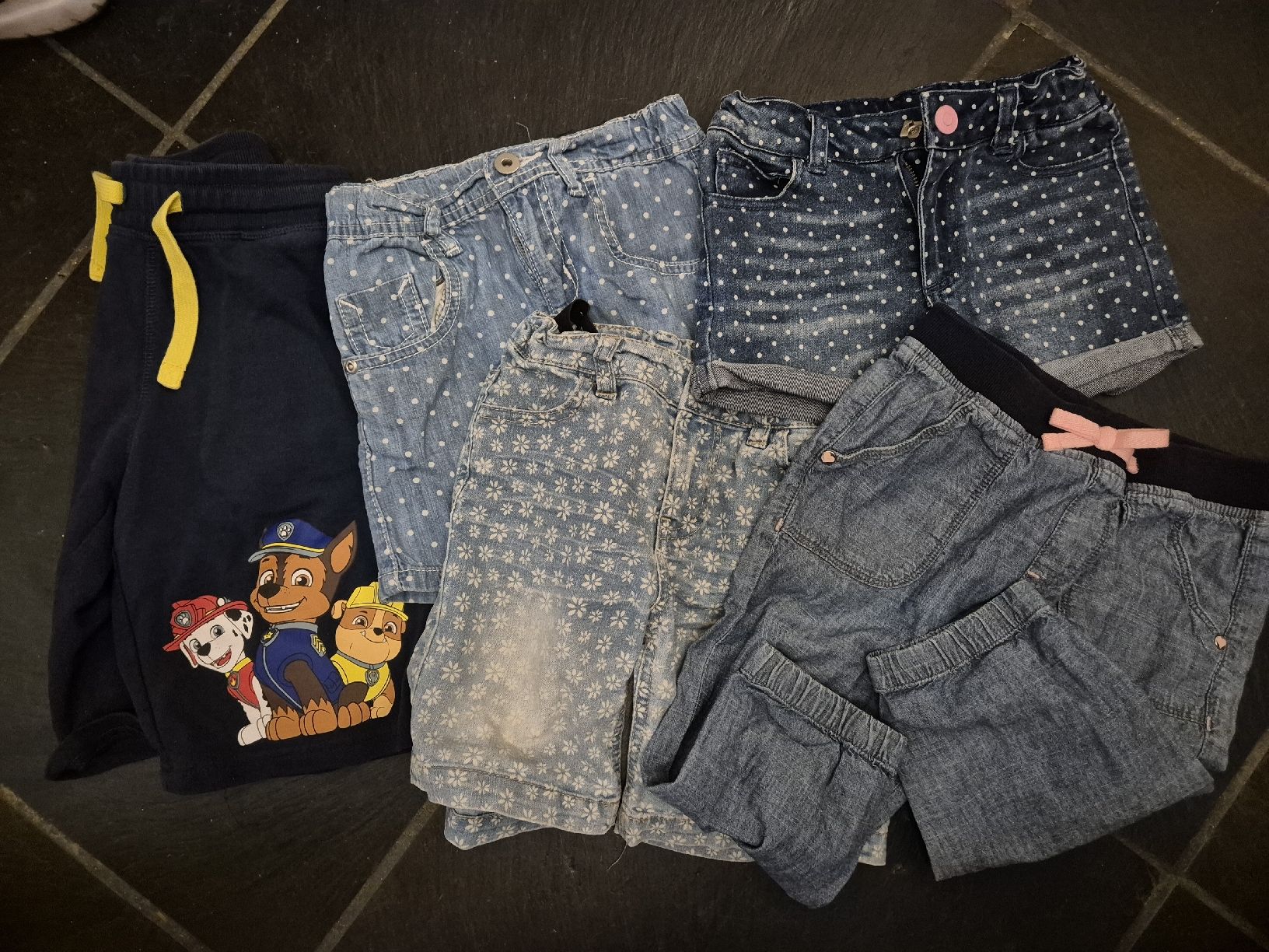 Lotti & Set di vestiti: Mädchen Shorts Set, Grösse 110-122 – Usato da Ottenbach venduto da Bonski1