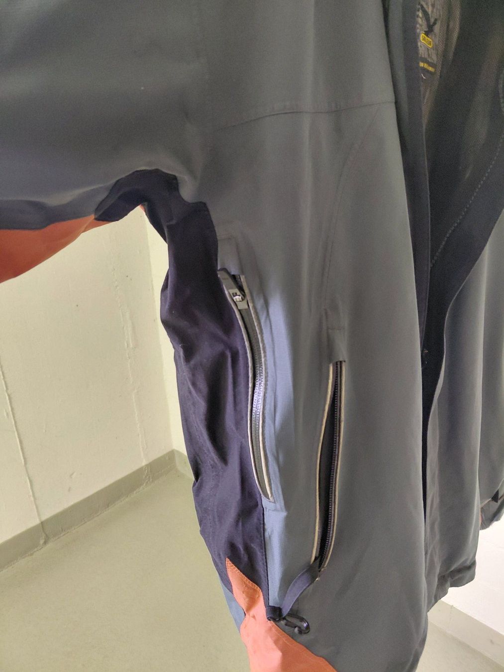 Salewa Giacche: Windjacke Grösse L – Usato da Dietikon venduto da Chadascha 2