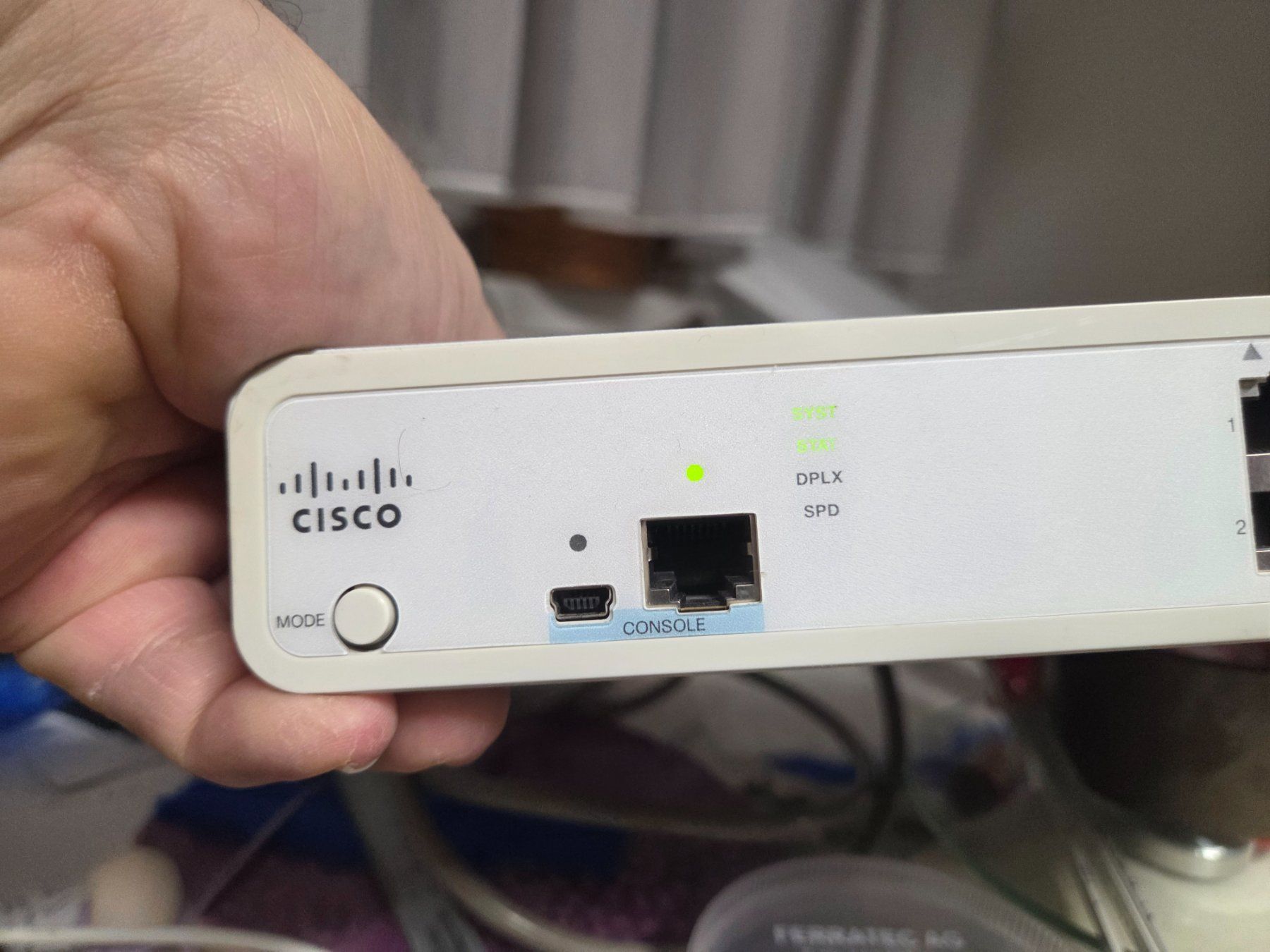 Cisco Hub & Switch: Cisco Catalyst 2960-C WS-C2960C-8PC-L 8-Port PoE switch – Usato da Zürich venduto da Alibaba1234 4