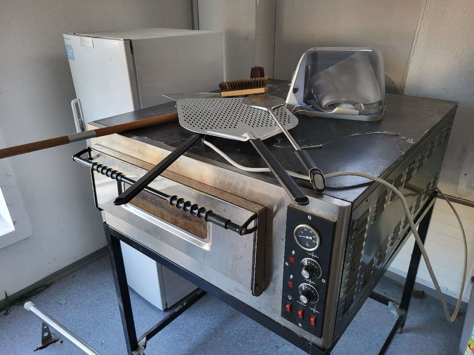 Elettrodomestici da cucina: Pizzofen mit Zubehör gebraucht – Usato da Kirchberg SG venduto da rx-8