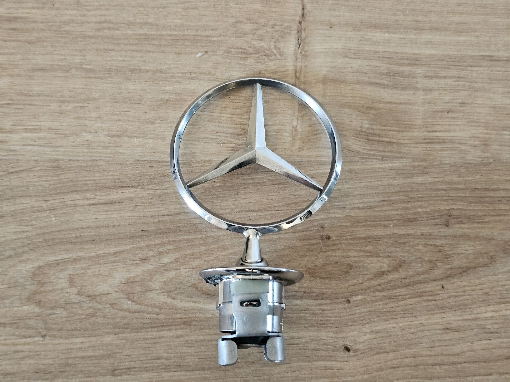 Tutti pezzi di ricambio auto: Mercedes Benz Stern – Usato da Kreuzlingen venduto da milo-ss