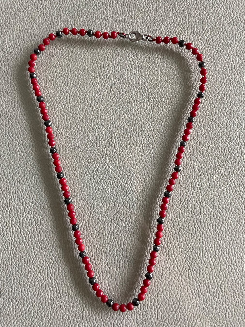 Catenine: Perlenkette aus Korallen und Hämatit – Nuovo (secondo la descrizione) da Nussbaumen AG venduto da Habiana