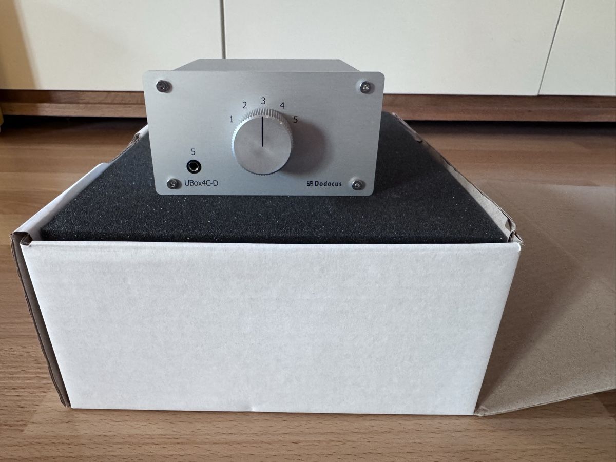 Interruttori: Dodocus Design UBox4C-D Audio Eingangsumschalter Alu – Usato da Hittnau venduto da epic21 5