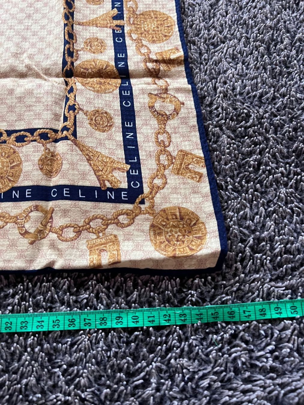 Celine Foulard & Sciarpe: CELINE Paris Vintage Tuch Chain Muster – Usato da Winterthur venduto da Dejv 3