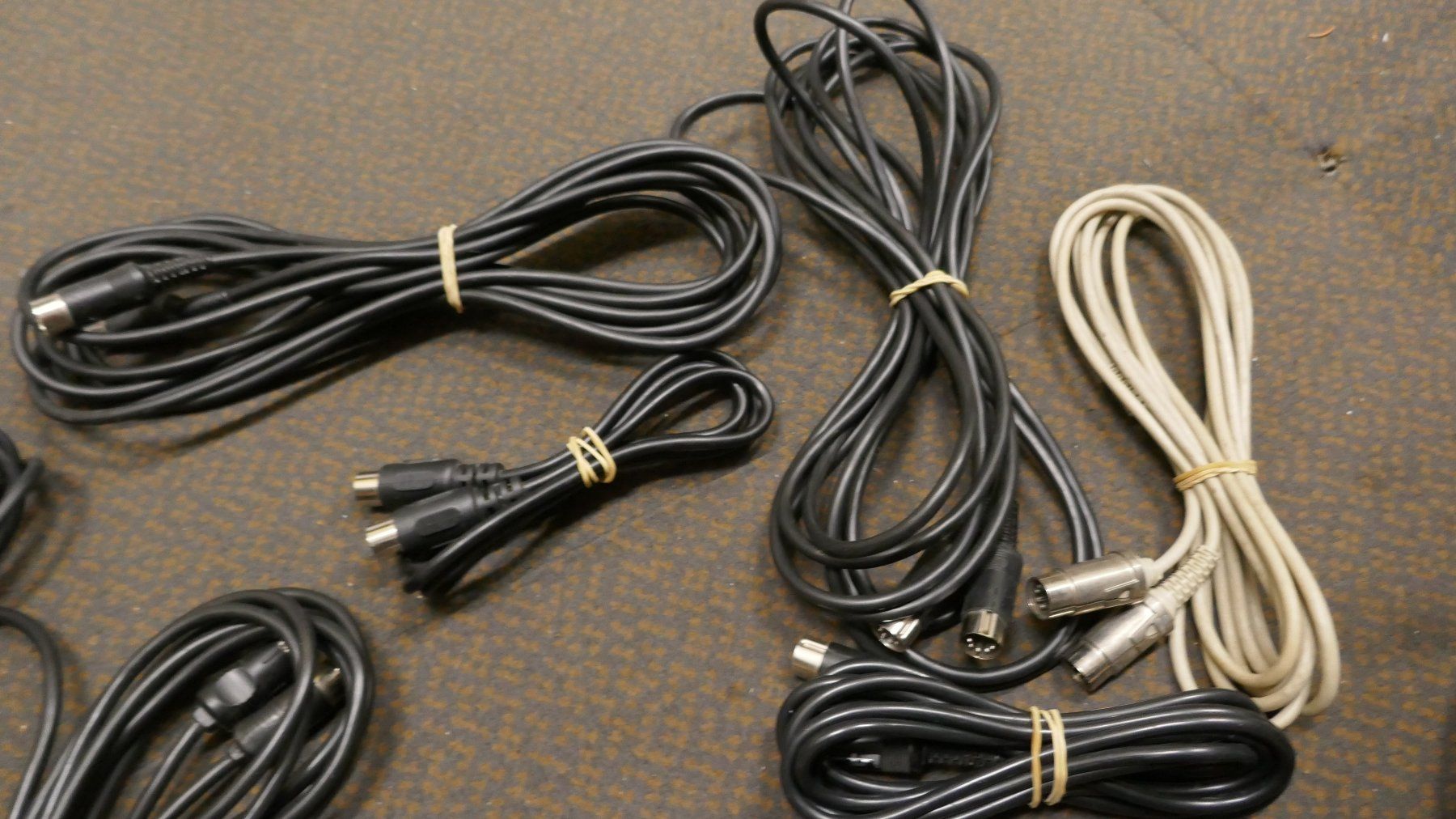 Cavi: Diverse Midi-Kabel – Usato da Wenslingen venduto da FairlightCMI 3