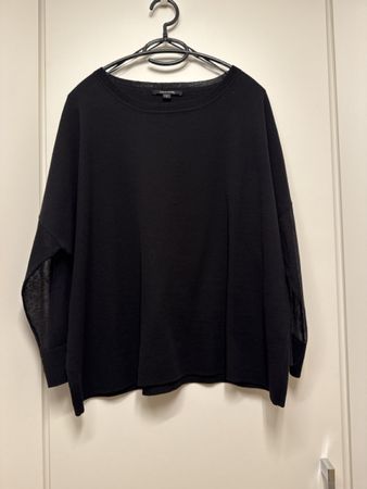 Schwarzer Pullover mit transparenten Ärmeln Comma L