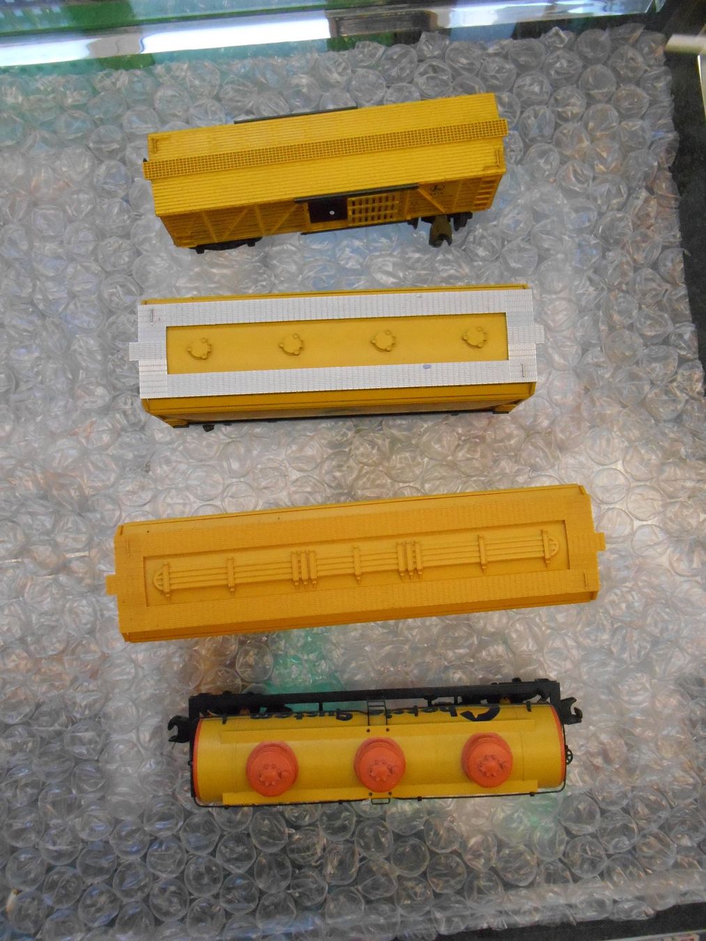 Lionel Modellini di ferrovie: Biete 4 Eisenbahnwaggons "Chessie System" - guter Zustand – Usato da Wohlen AG venduto da timpojim1 2
