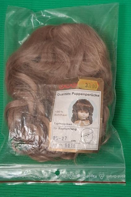 Glorex Bambole: 3 Echthaar Glorex Puppenperücken Originalverpackt. – Nuovo e nell'imballaggio originale da Basel venduto da Batzelaibli 6