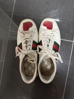 Gucci Sneaker Gr. 36 mit Herzapplikation. Gebraucht!