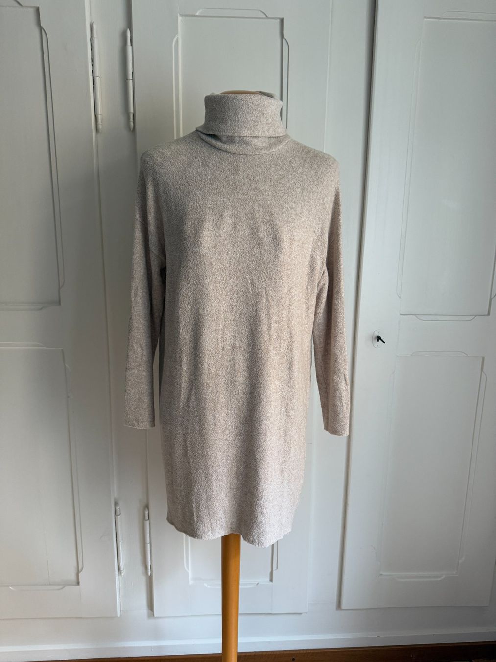 Zara Vestiti: ZARA - Strickkleid beige mit Rollkragen M – Usato da Zürich venduto da Diazaio