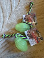 2 neue Hundespielzeuge, leuchten im Dunkeln