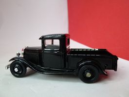 Ford Pickup 1932 - schwarz - made in France by eligor