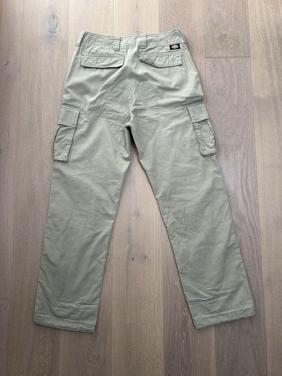 Dickies Pantaloni: Cargohose von Dickies in beige – Usato da Schlosswil venduto da dagtz10 2