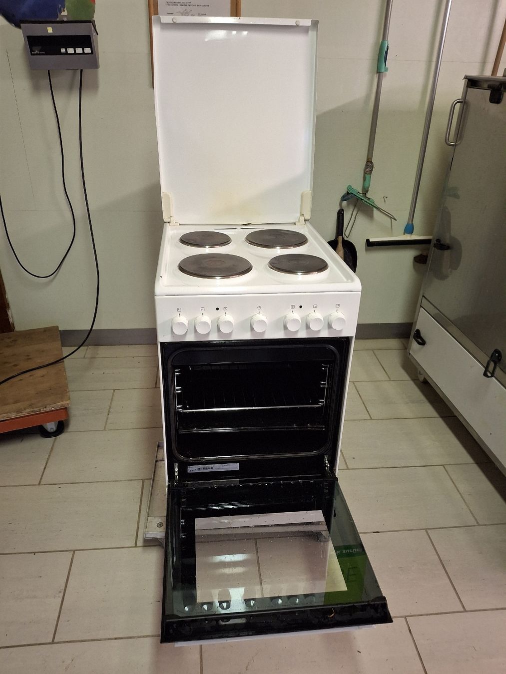 Electrolux Appareils de cuisine: Elektroherd mit Backofen weiss gebraucht – D'occasion à Pfaffnau par uff_v68c 1