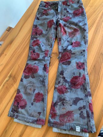ROXY wunderschöne Rosen Skihose Grösse XS Slim Fit