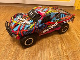 Traxxas Slash mit Zubehör , 2 Akkus usw.