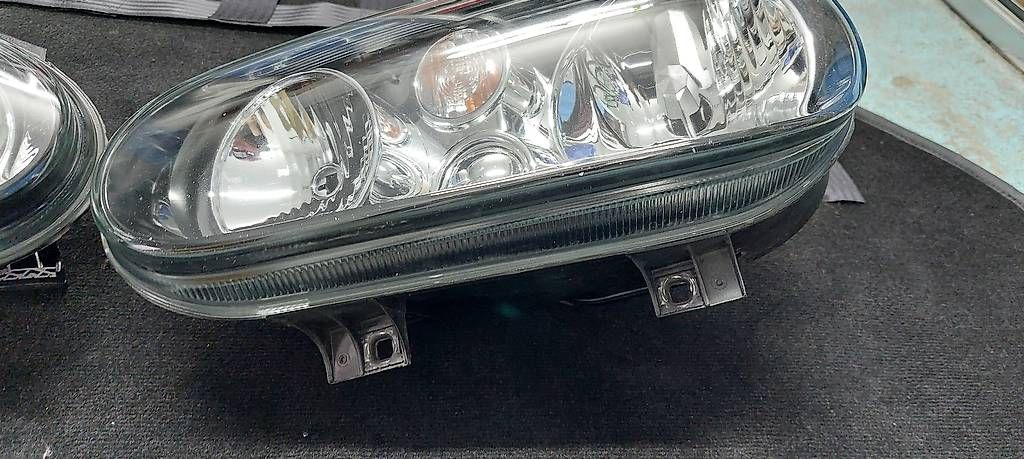 Phares: VW Golf 4 original Jubi Scheinwerfer – D'occasion à Dürrenäsch par fmu85 1