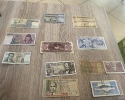 Lot de 11 billets de banque du monde divers états