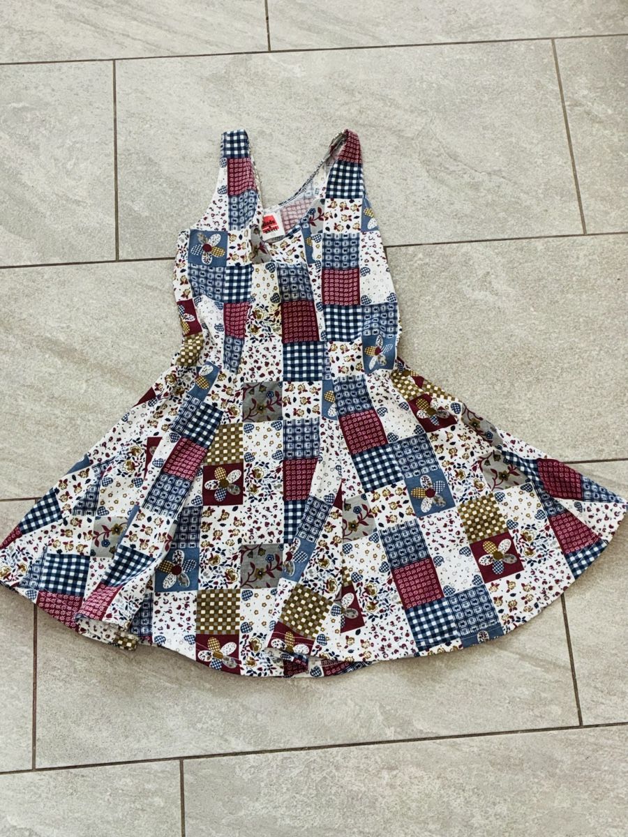 Kleider & Röcke: Mädchenkleid buntes Patchworkmuster Grösse 128 – Gebraucht aus Wettingen von hak_52m8